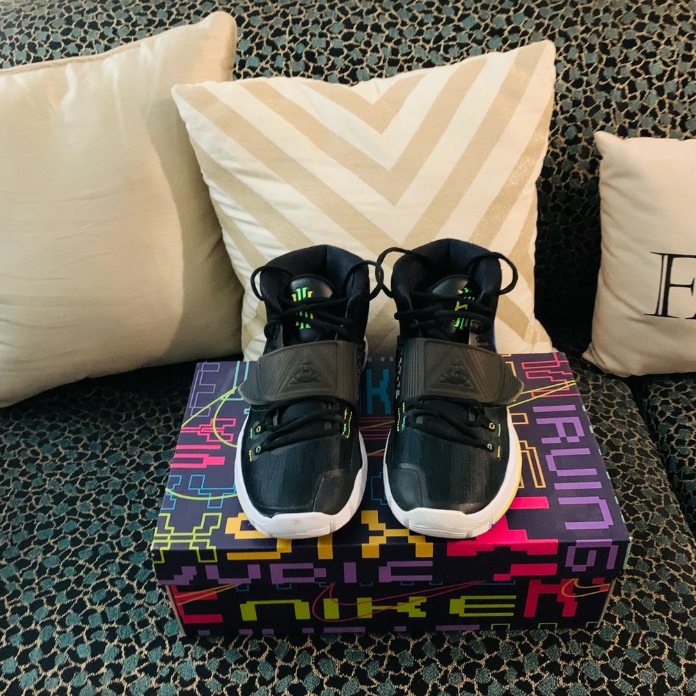 Kyrie Irving 6 Basketball shoes